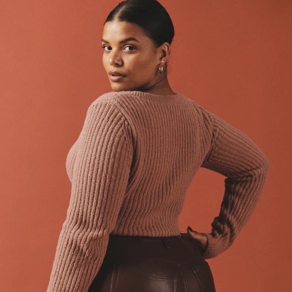 Abercrombie DreamLush Slim V-Neck Sweater - Picture 2 of 5